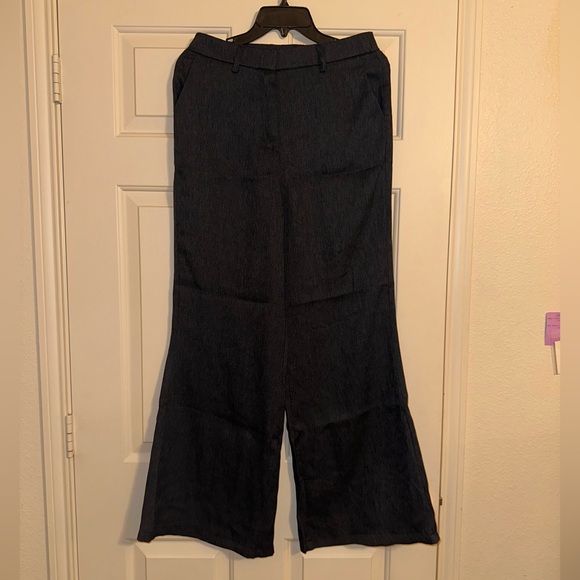 Mid Rise Flared Pant with Pockets - Picture 4 of 7